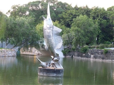 城市公園水池鏡面魚(yú)不銹鋼雕塑定制